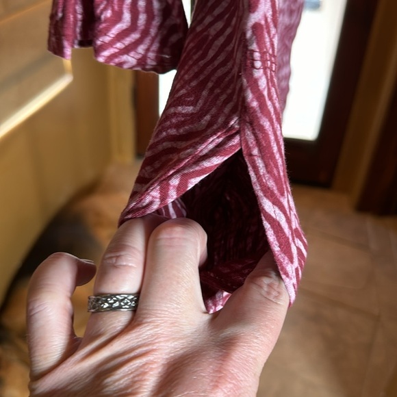 NWOT Fresh Produce Burgundy Elbow Sleeve Windfall Shark-bite Hem Tunic Sz Medium - Picture 4 of 9